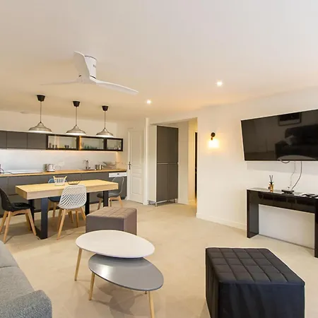 Superb In Port - Next To The Beach * Grimaud