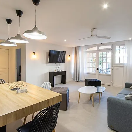 Superb In Port - Next To The Beach Grimaud