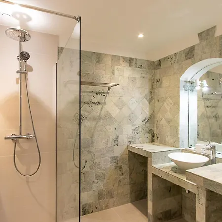 Superb In Port - Next To The Beach *